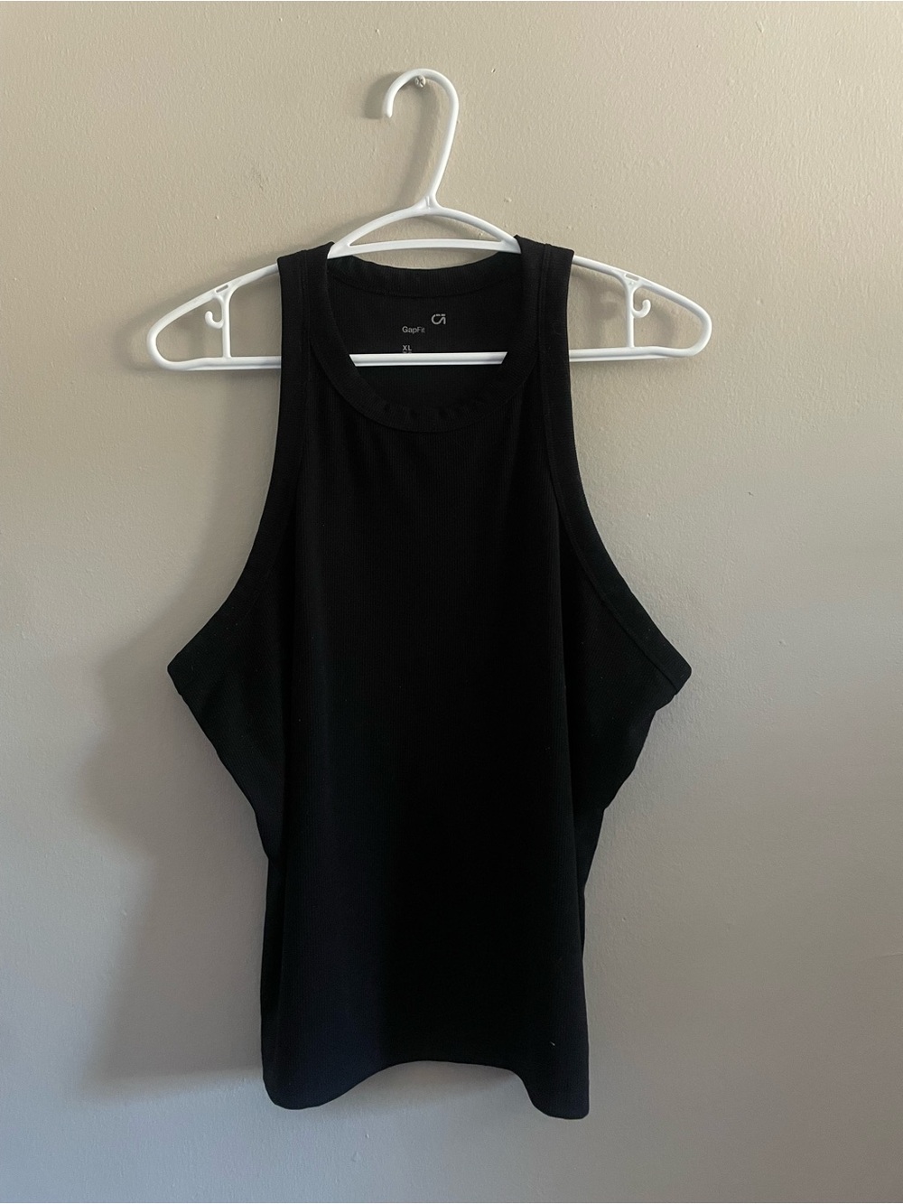 4/$20➡️ GAP Black High-Neck Racerback Tank – Size XL Fair *Flaw